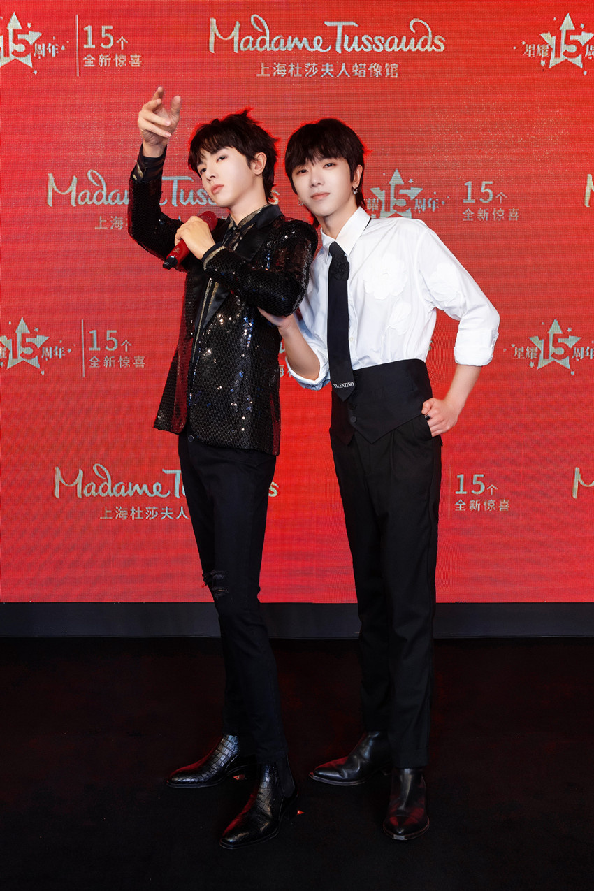 Hua Chenyu appeared at the wax statue unveiling, looking forward to holding a concert this year